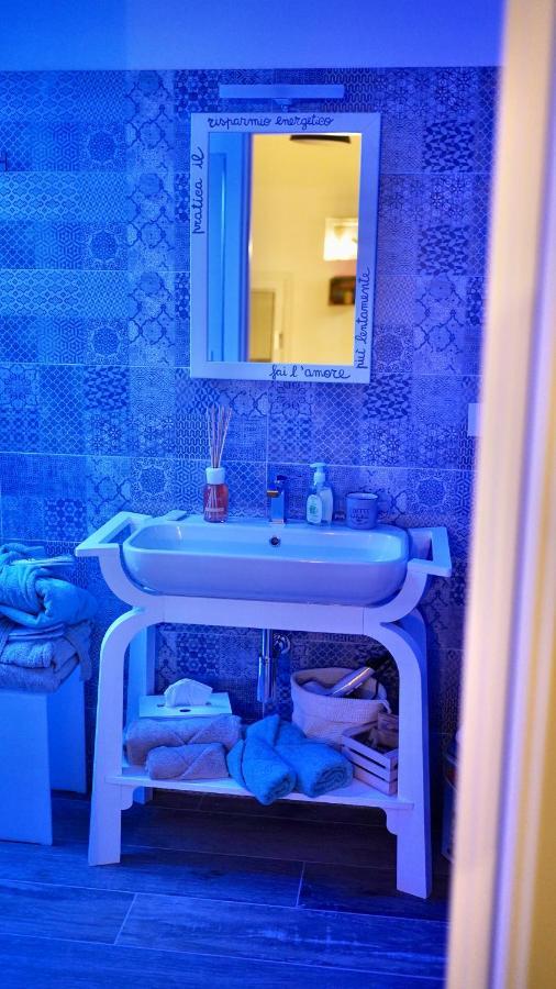 Bed Art Relaxing Suite - Appartamento Con Sauna Happiness Suite Gallery 圣贝内代托-德尔特龙托 外观 照片